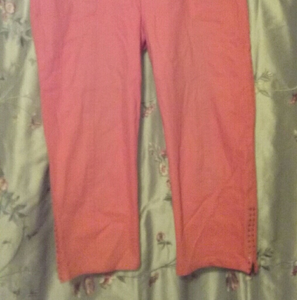 Multiples Capris - Picture 2 of 5